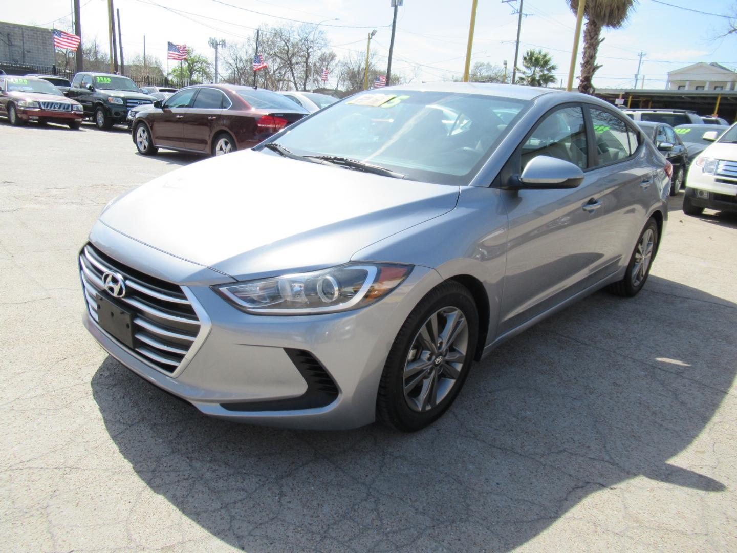 2017 Gray /Gray Hyundai Elantra Limited (5NPD84LF0HH) with an 1.8L L4 DOHC 16V engine, 6A transmission, located at 1511 North Shepherd Dr., Houston, TX, 77008, (281) 657-1221, 29.798361, -95.412560 - 2017 HYUNDAI ELANTRA SE/VALUE/LIMITED VIN: 5NPD84LF0HH003268 5 N P D 8 4 L F 0 H H 0 0 3 2 6 8 SEDAN 4 DR 2.0L I4 F DOHC 16V GASOLINE FRONT WHEEL DRIVE - Photo#11